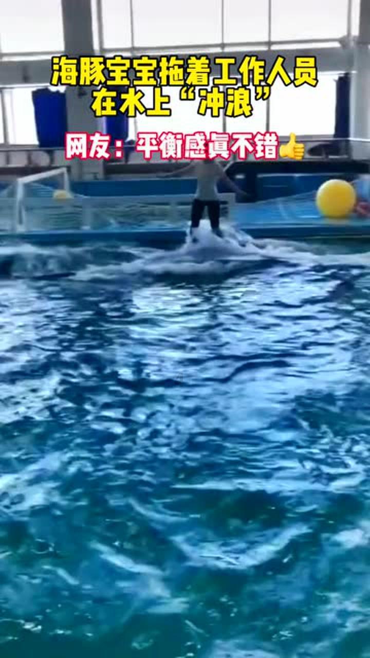 救援时尚的女孩